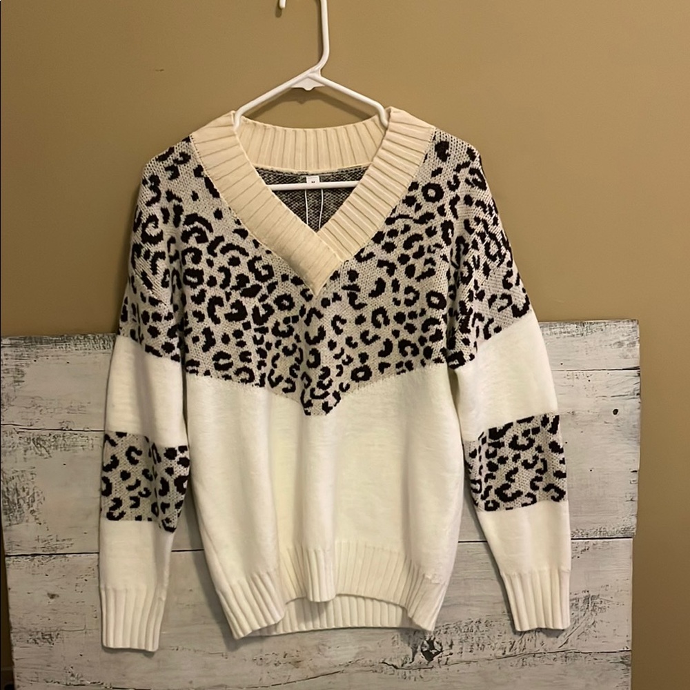 Leopard Print V-Neck Sweater - Cream and Black